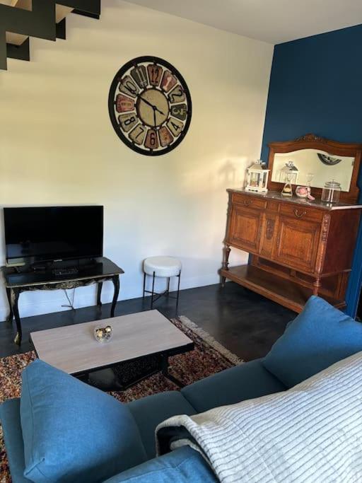 Charmante Maison Renovee Centre-Ville Balbigny 외부 사진