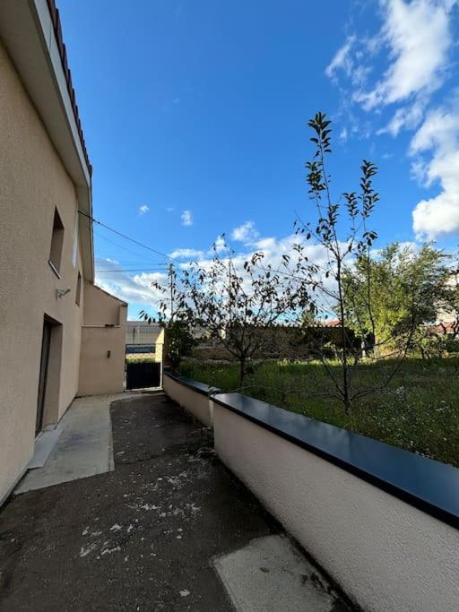 Charmante Maison Renovee Centre-Ville Balbigny 외부 사진